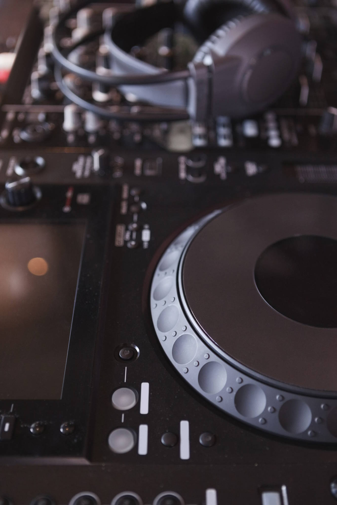 DJ equipment and headphones, suggesting music for an aperitivo in Milano