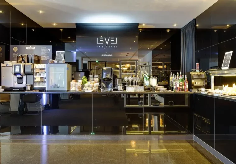 Bar moderno con caffè Lavazza e bevande al MELÀ Milan